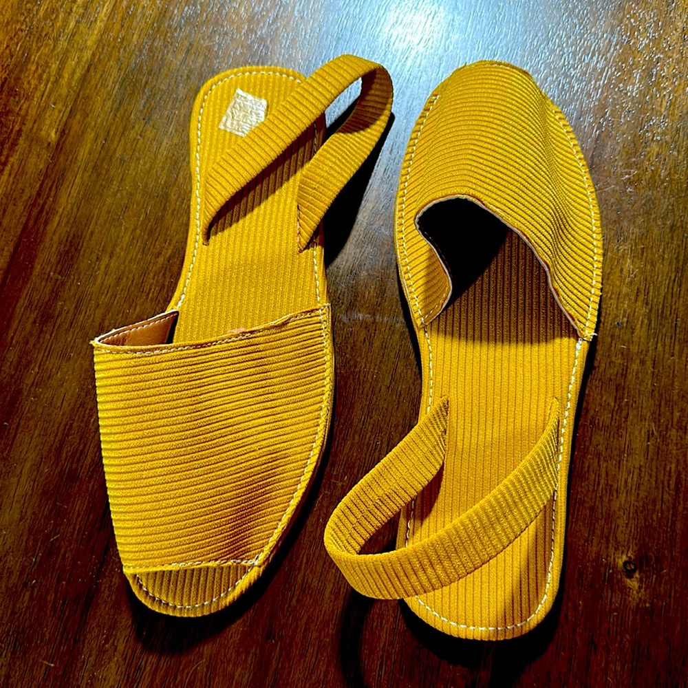 Peep toe sandal
